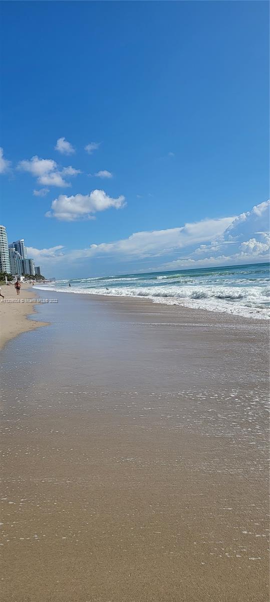 image Beach Club 317