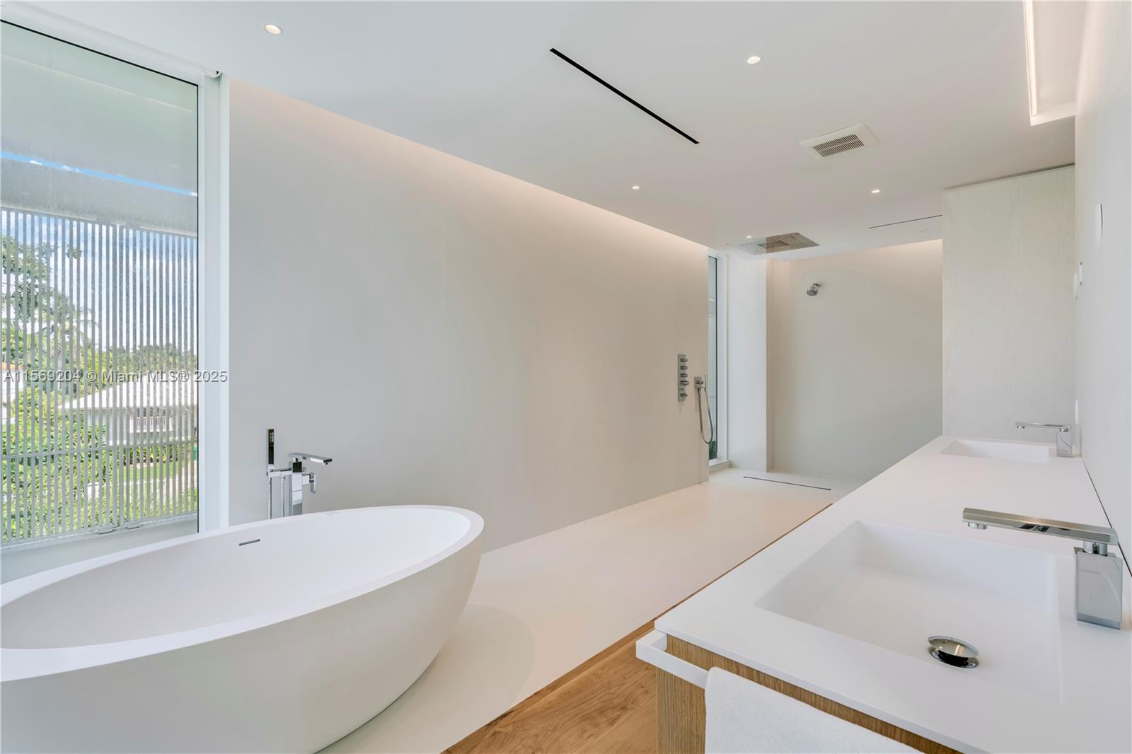 440 S Mashta Dr Key Biscayne, FL 33149