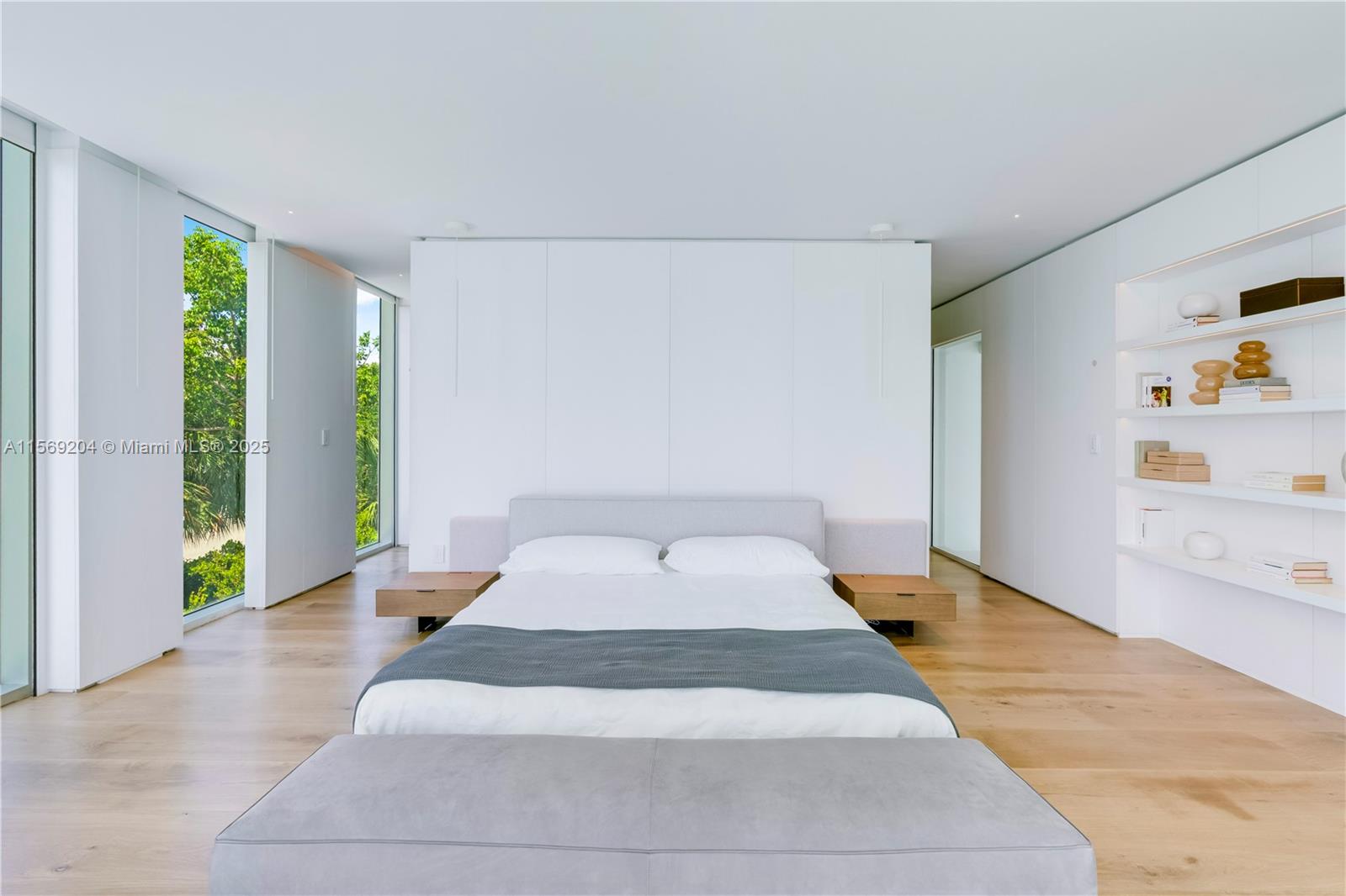 440 S Mashta Dr Key Biscayne, FL 33149