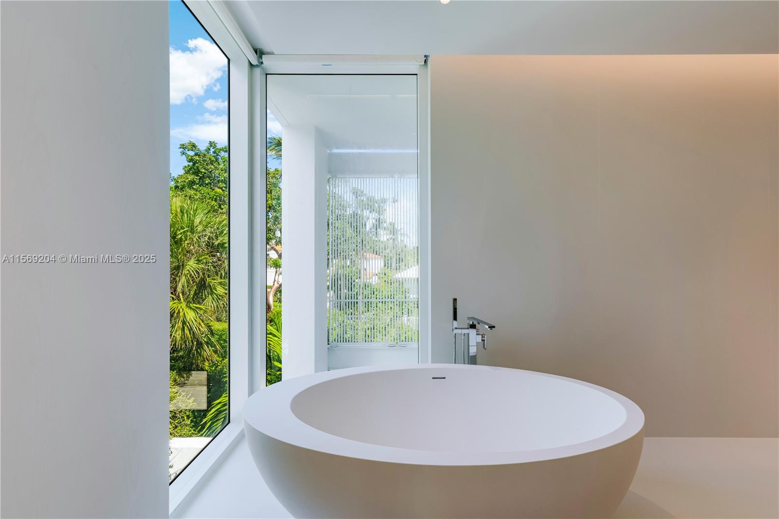 440 S Mashta Dr Key Biscayne, FL 33149