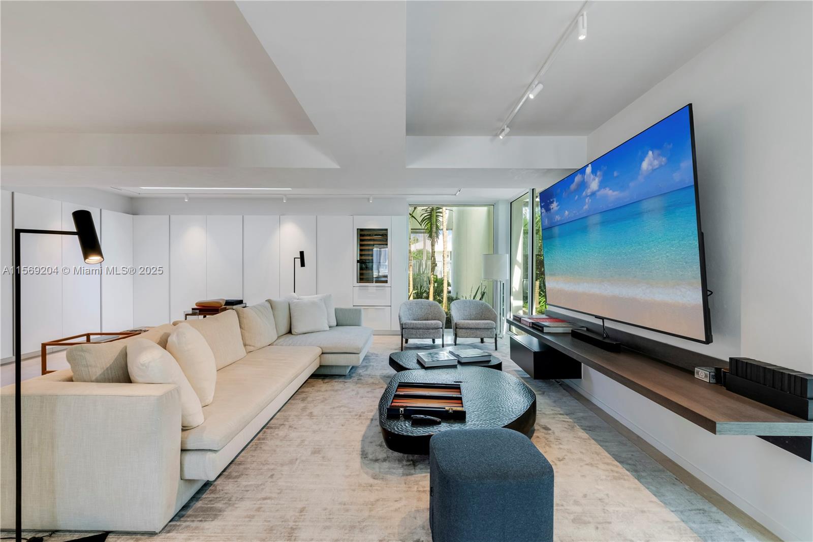 440 S Mashta Dr Key Biscayne, FL 33149