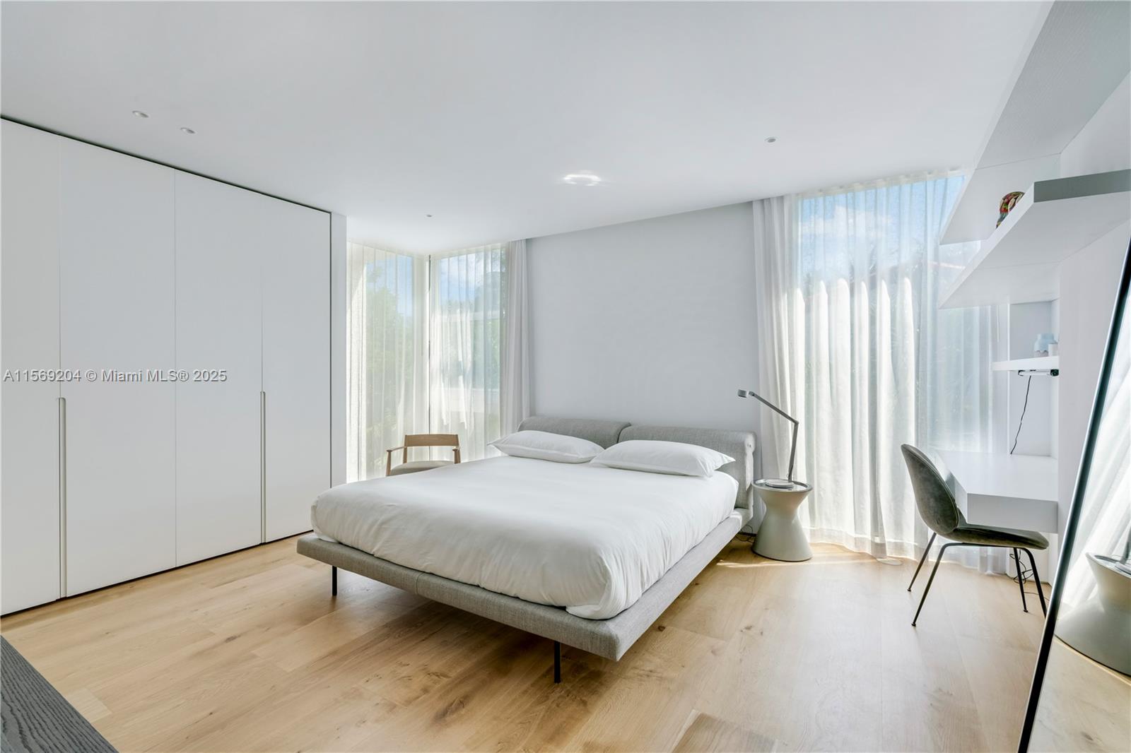 440 S Mashta Dr Key Biscayne, FL 33149