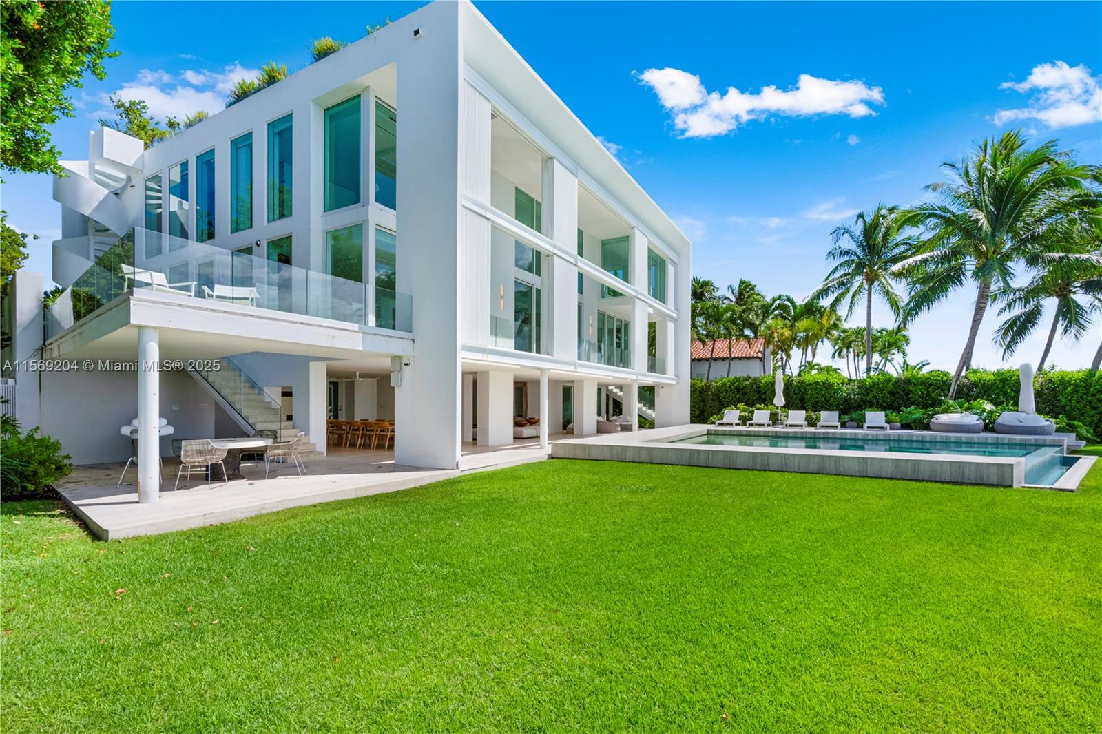 440 S Mashta Dr Key Biscayne, FL 33149