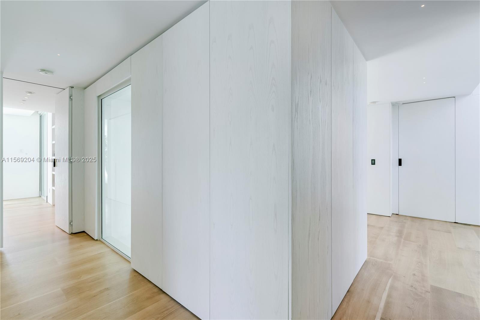 440 S Mashta Dr Key Biscayne, FL 33149