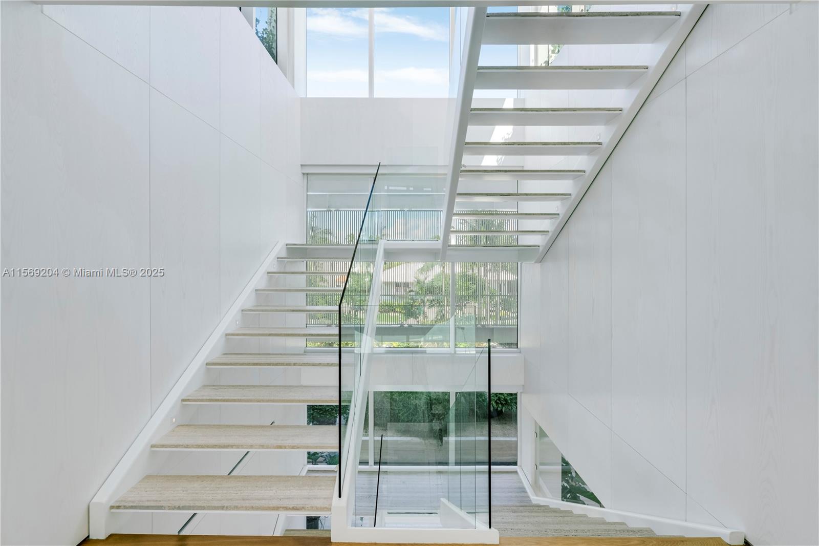 440 S Mashta Dr Key Biscayne, FL 33149