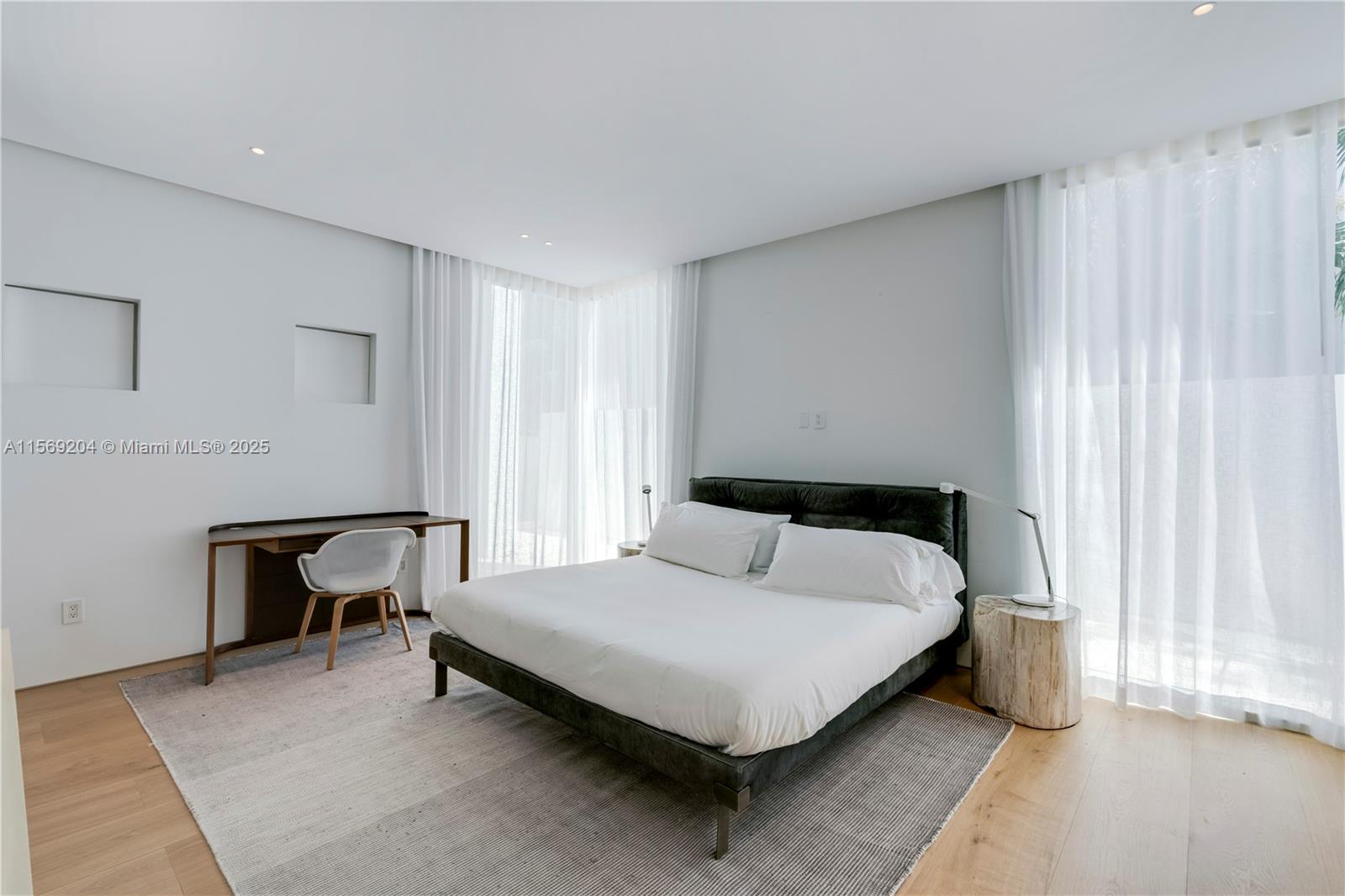 440 S Mashta Dr Key Biscayne, FL 33149