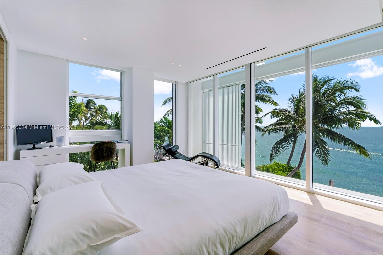 440 S Mashta Dr Key Biscayne, FL 33149