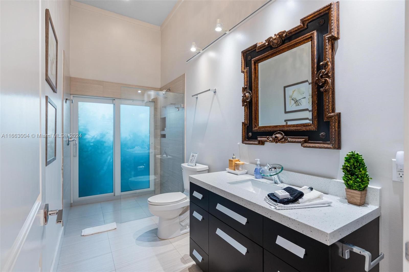 2112 NE 17th Ave Wilton Manors, FL 33305 2112 NE 17th Ave Wilton Manors, FL 33305