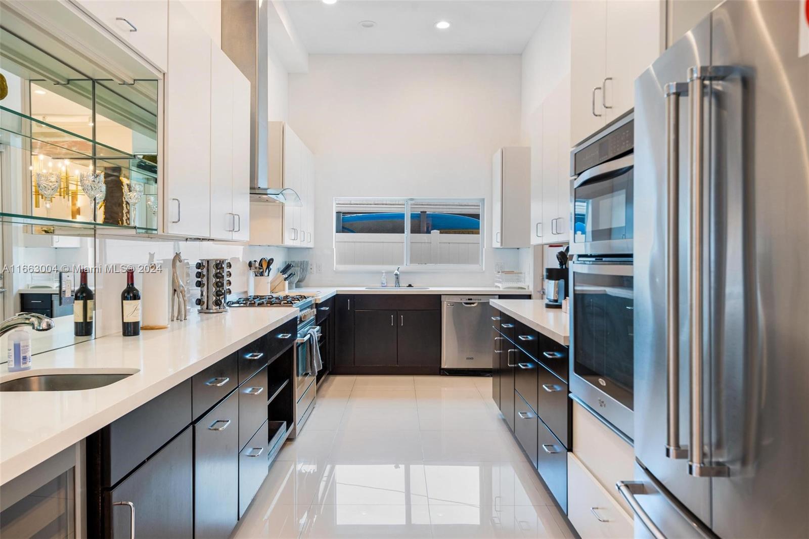 2112 NE 17th Ave Wilton Manors, FL 33305 2112 NE 17th Ave Wilton Manors, FL 33305