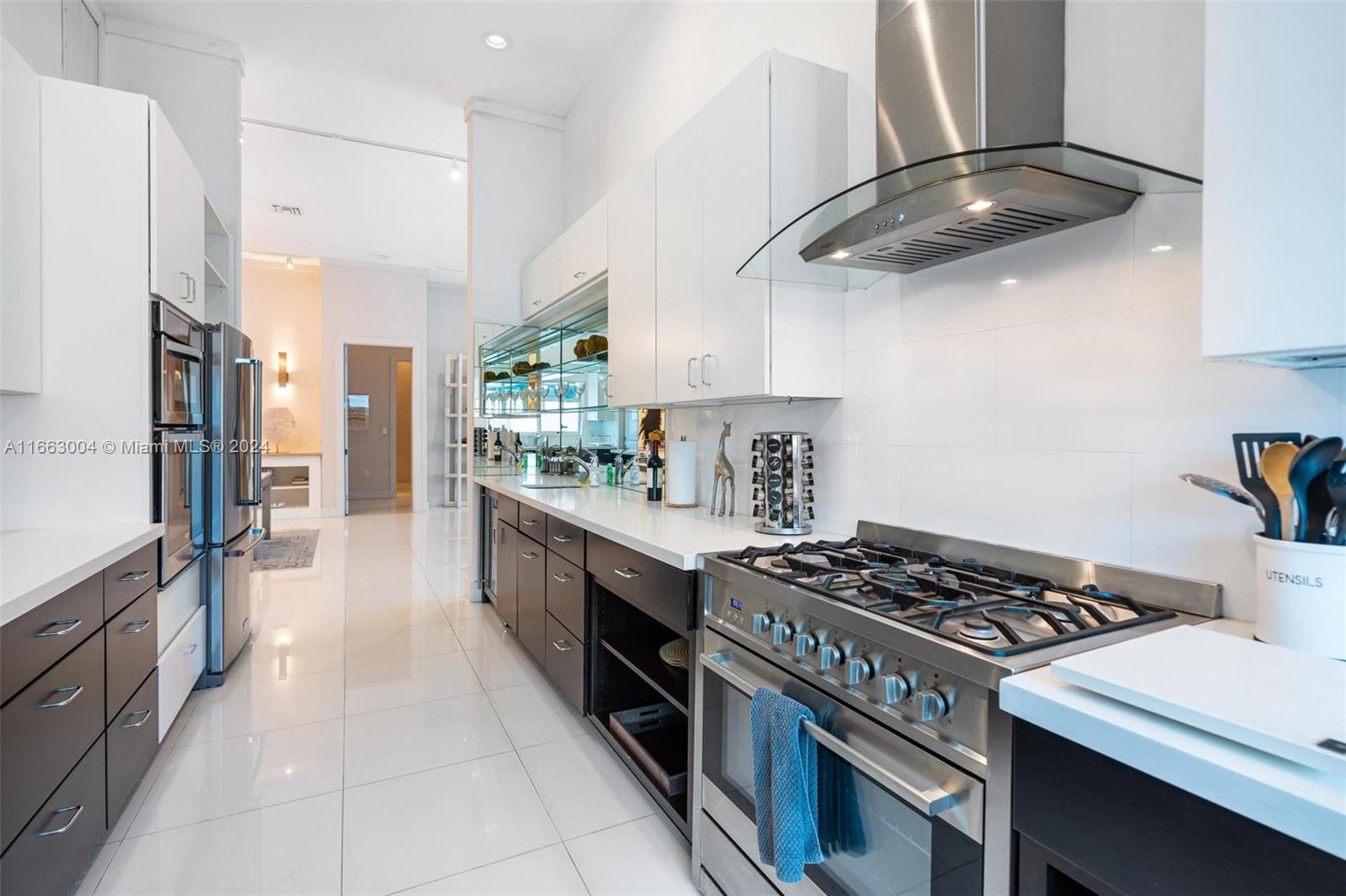 2112 NE 17th Ave Wilton Manors, FL 33305 2112 NE 17th Ave Wilton Manors, FL 33305