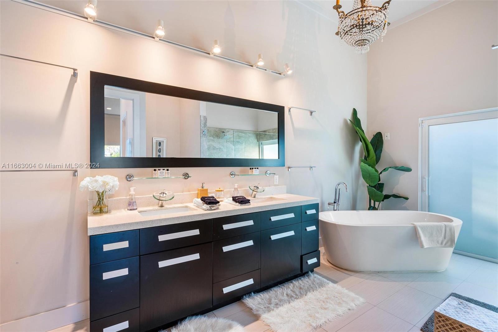2112 NE 17th Ave Wilton Manors, FL 33305 2112 NE 17th Ave Wilton Manors, FL 33305