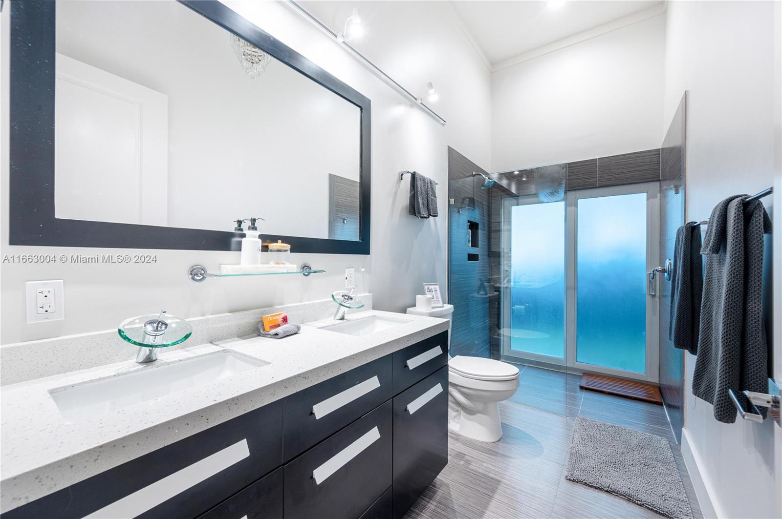 2112 NE 17th Ave Wilton Manors, FL 33305 2112 NE 17th Ave Wilton Manors, FL 33305