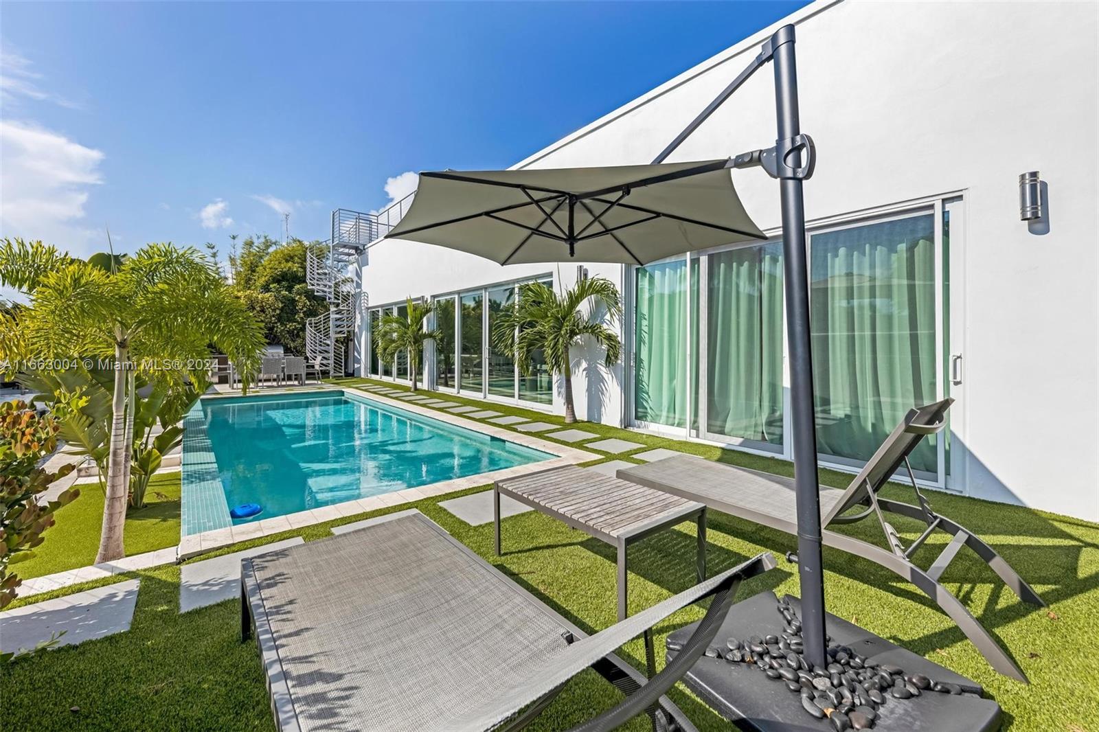 2112 NE 17th Ave Wilton Manors, FL 33305 2112 NE 17th Ave Wilton Manors, FL 33305