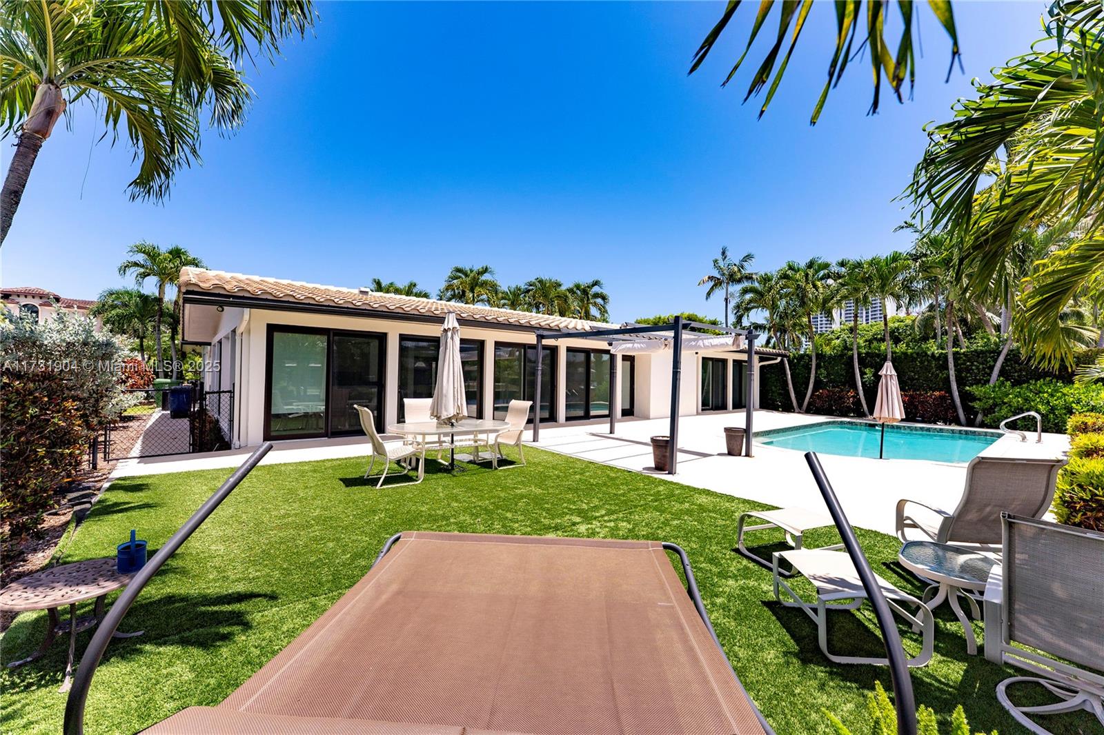 636 Hibiscus Dr Hallandale Beach, FL 33009