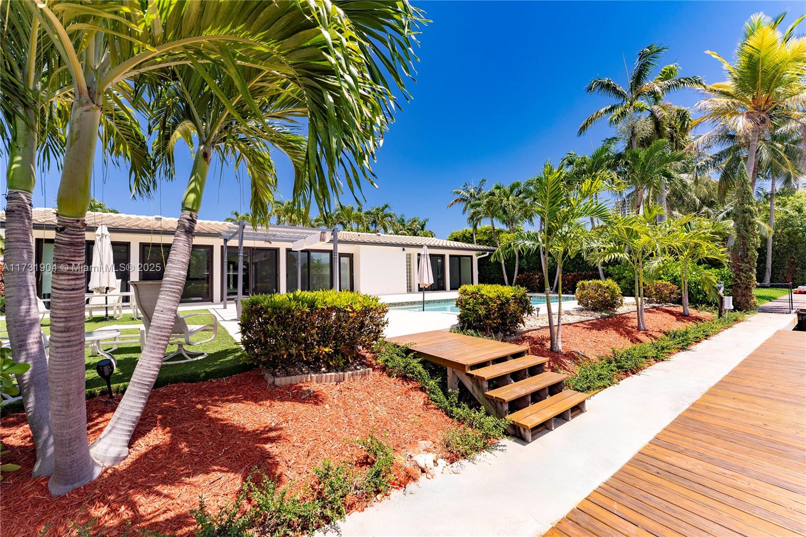 636 Hibiscus Dr Hallandale Beach, FL 33009