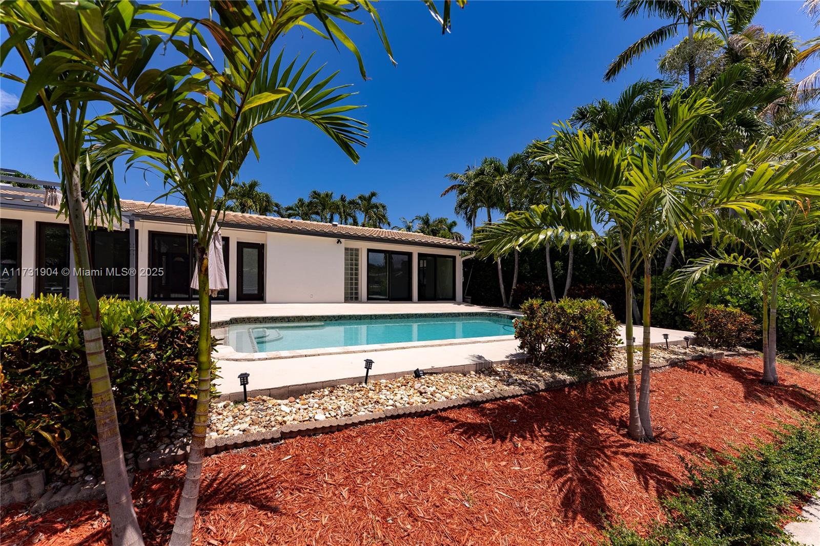 636 Hibiscus Dr Hallandale Beach, FL 33009