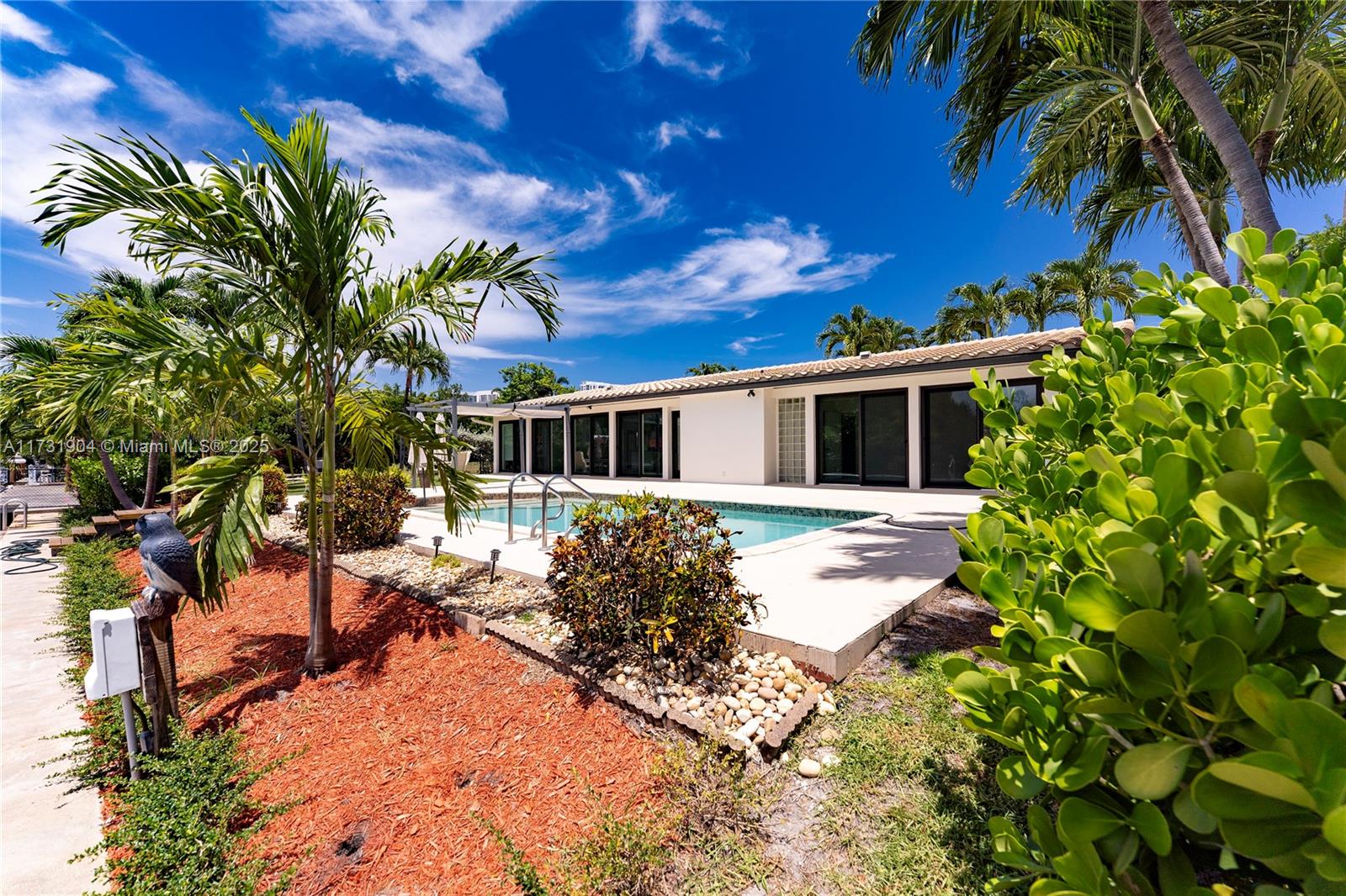 636 Hibiscus Dr Hallandale Beach, FL 33009