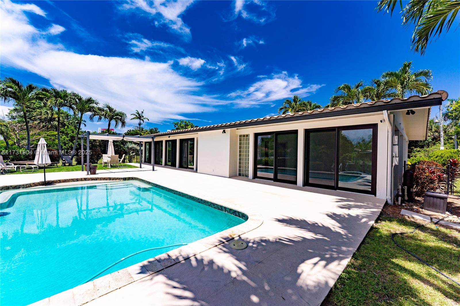 636 Hibiscus Dr Hallandale Beach, FL 33009