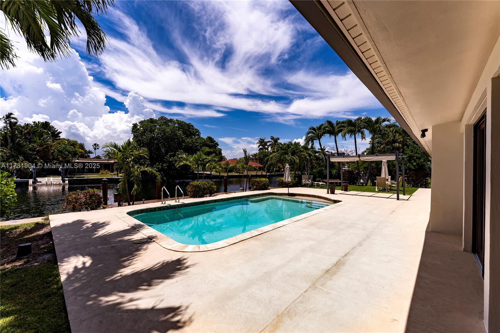 636 Hibiscus Dr Hallandale Beach, FL 33009