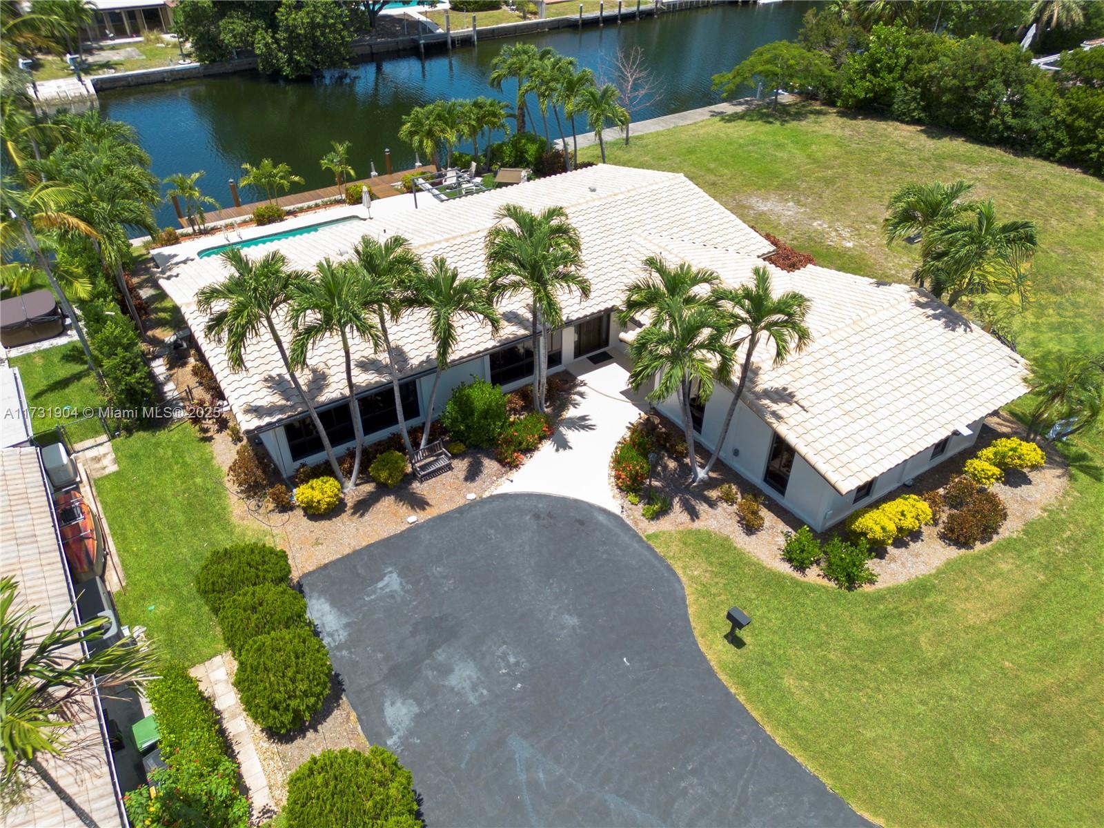 636 Hibiscus Dr Hallandale Beach, FL 33009