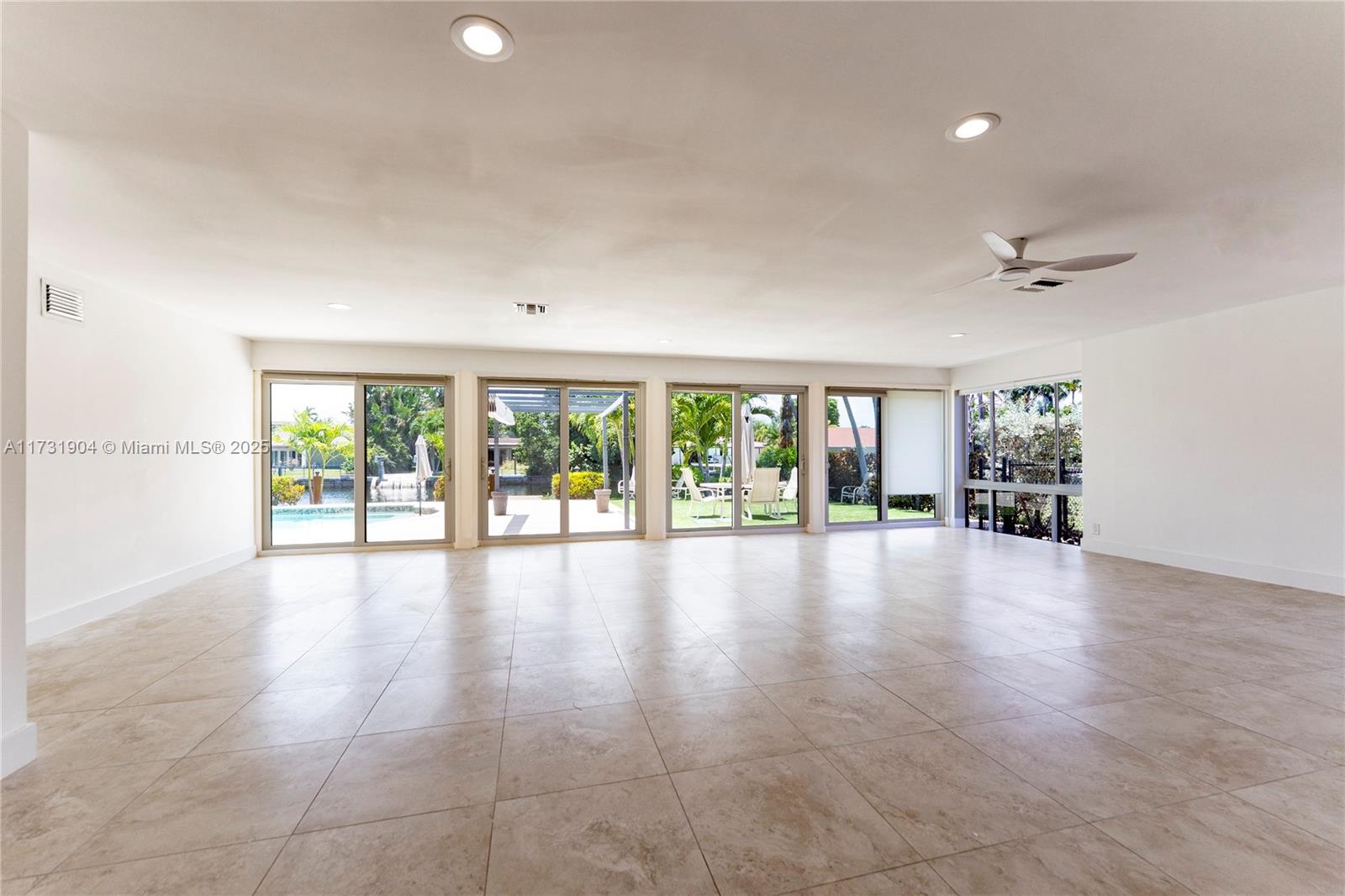 636 Hibiscus Dr Hallandale Beach, FL 33009