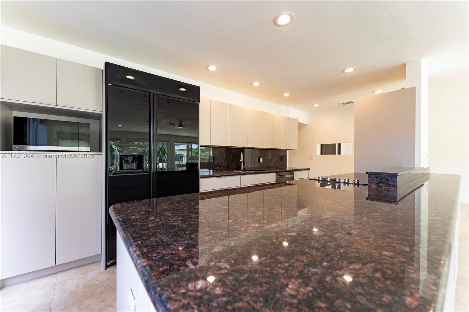 636 Hibiscus Dr Hallandale Beach, FL 33009