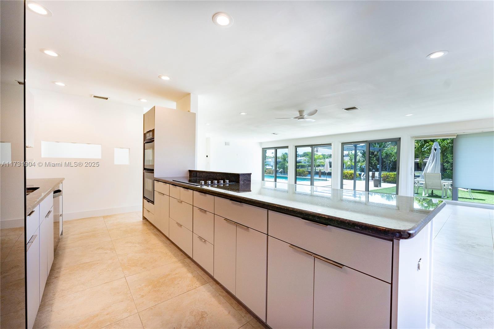 636 Hibiscus Dr Hallandale Beach, FL 33009