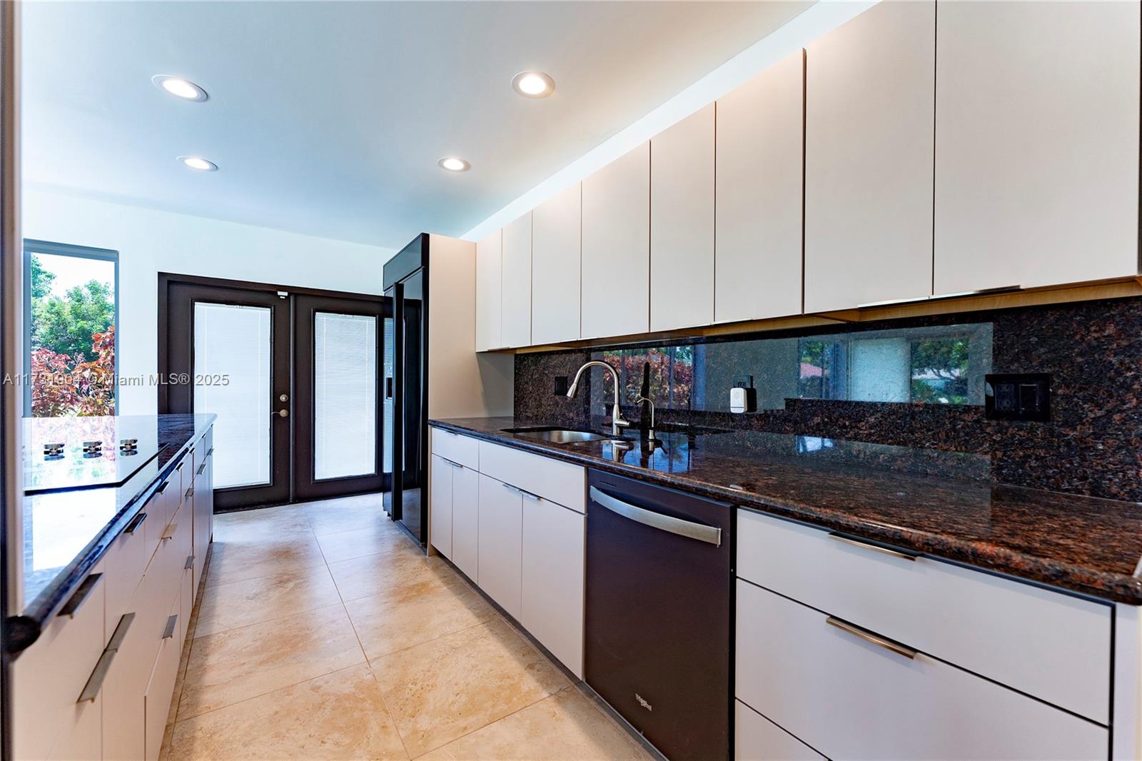 636 Hibiscus Dr Hallandale Beach, FL 33009