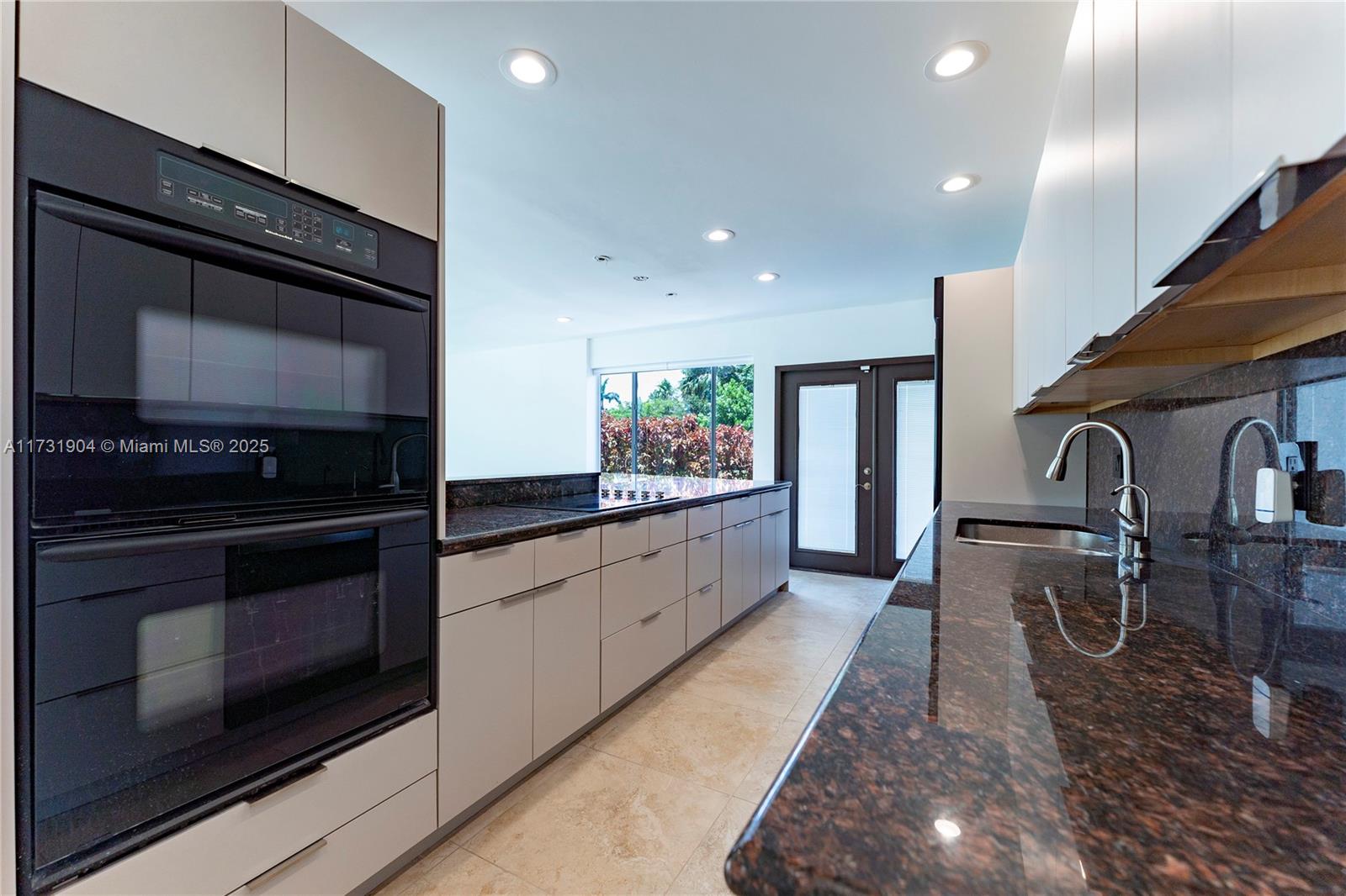 636 Hibiscus Dr Hallandale Beach, FL 33009