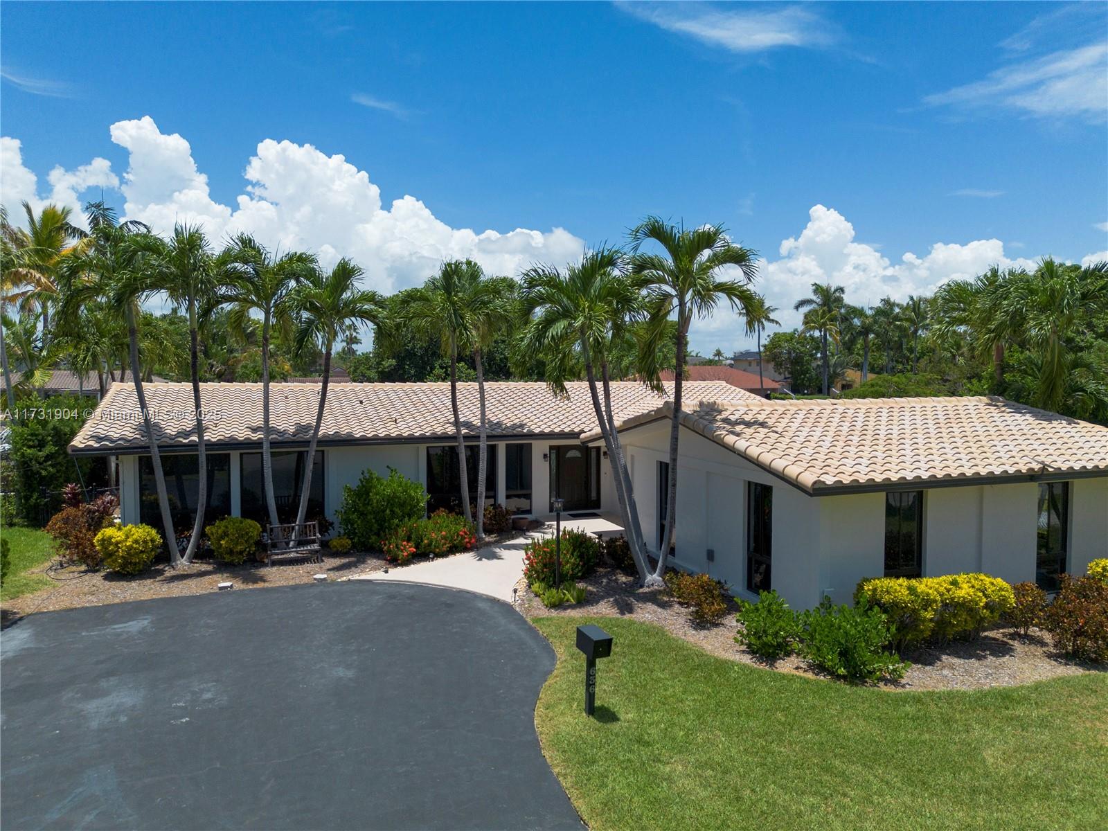 636 Hibiscus Dr Hallandale Beach, FL 33009