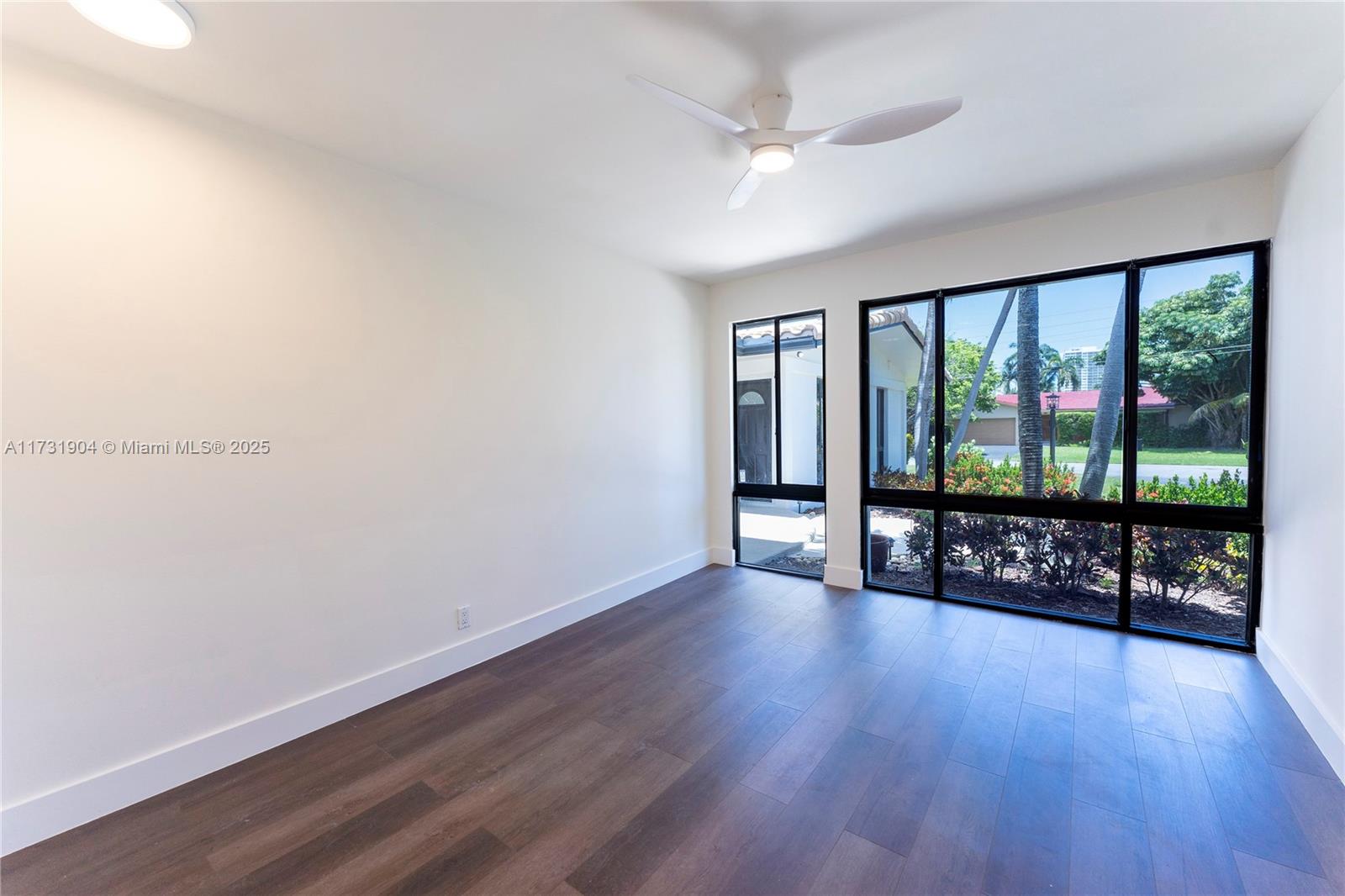 636 Hibiscus Dr Hallandale Beach, FL 33009