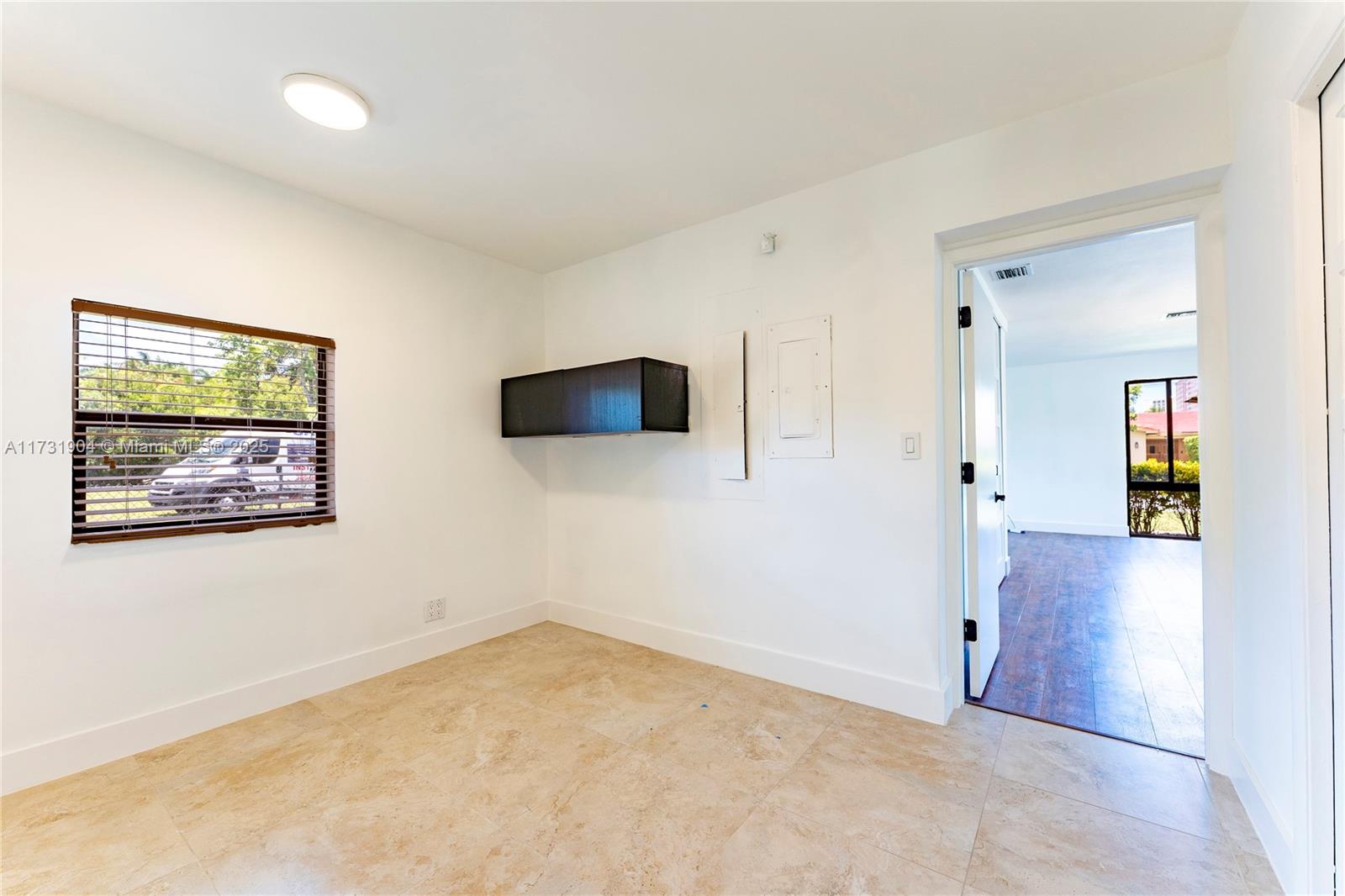 636 Hibiscus Dr Hallandale Beach, FL 33009