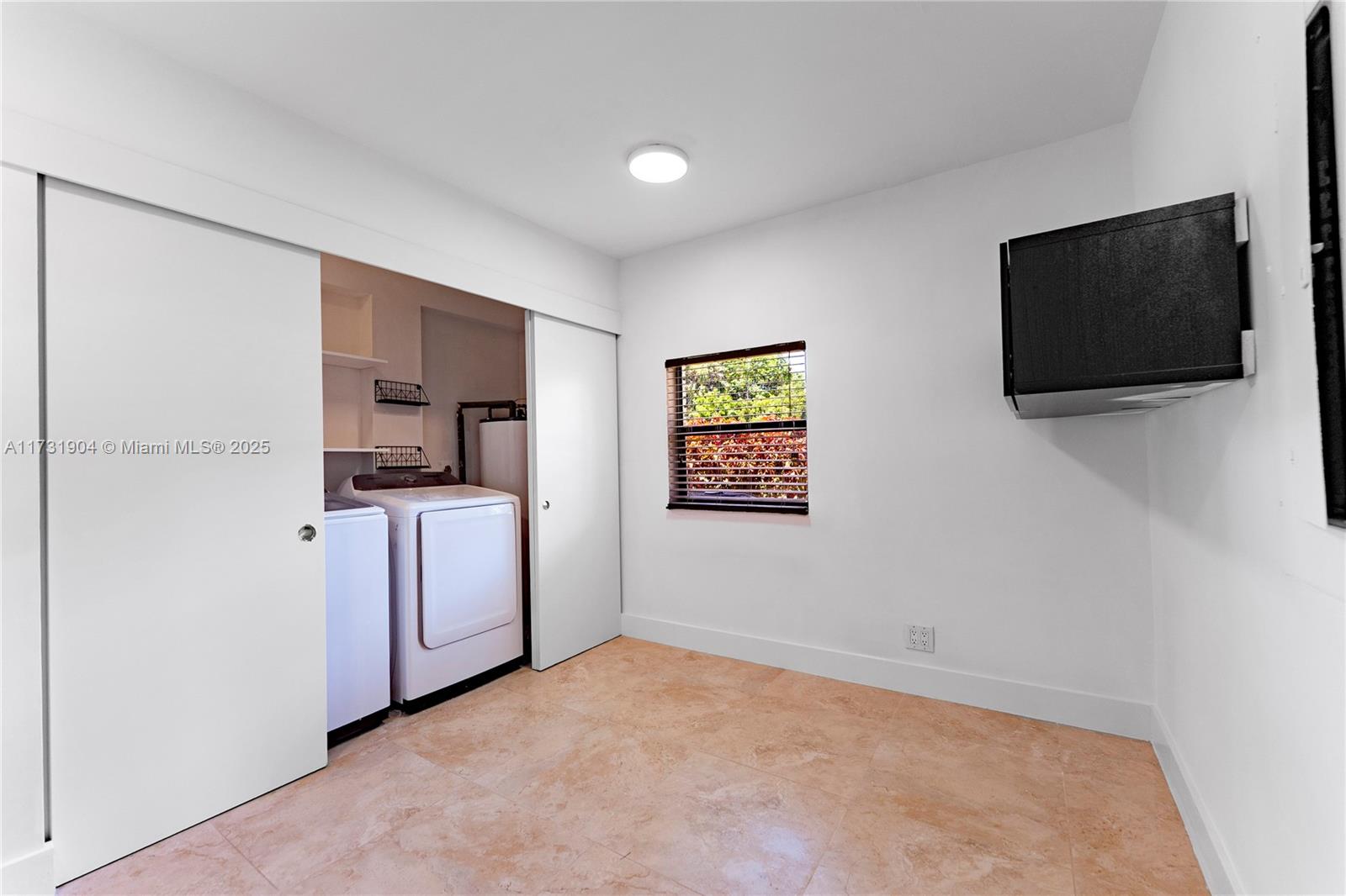 636 Hibiscus Dr Hallandale Beach, FL 33009