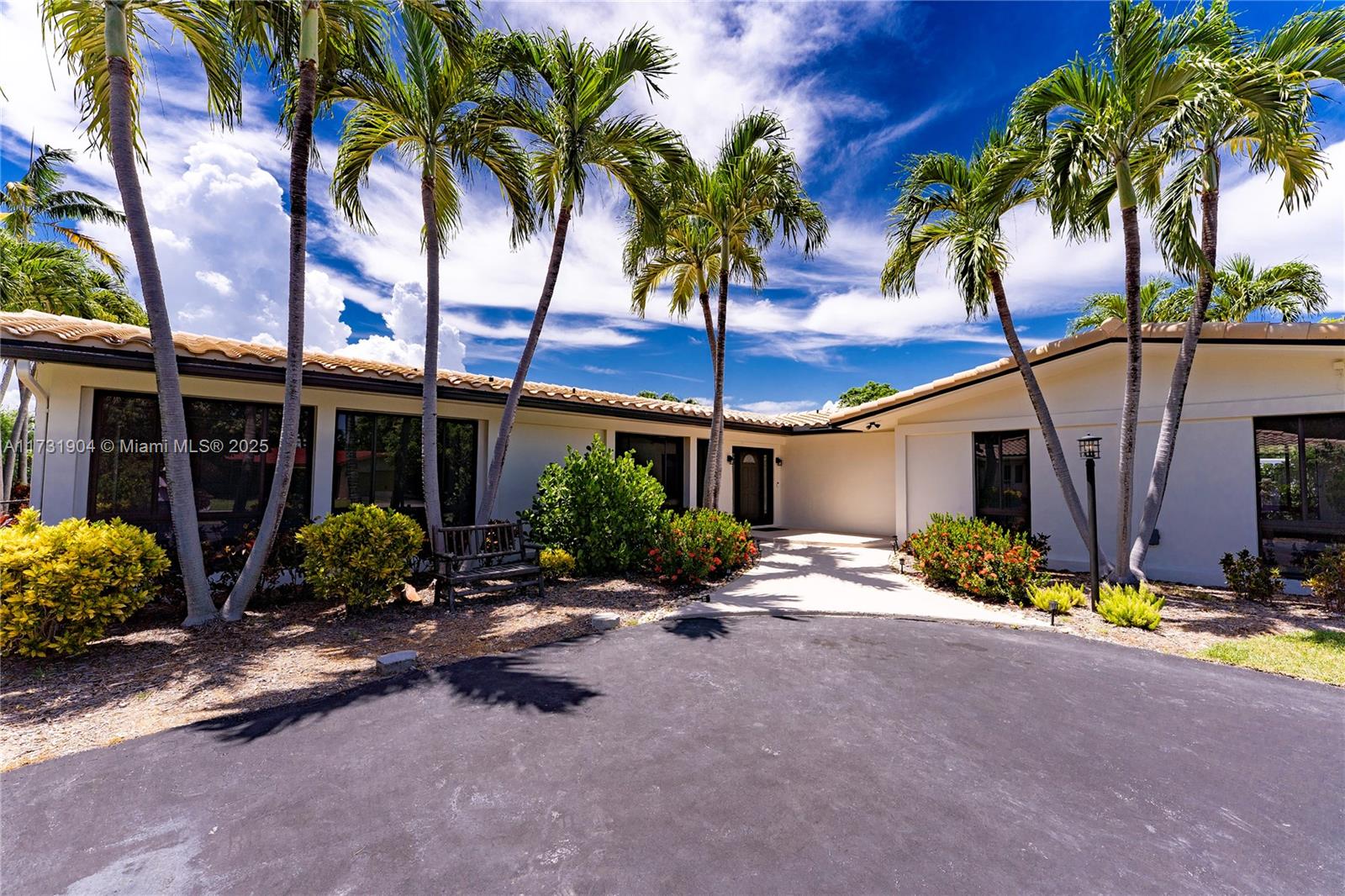 636 Hibiscus Dr Hallandale Beach, FL 33009