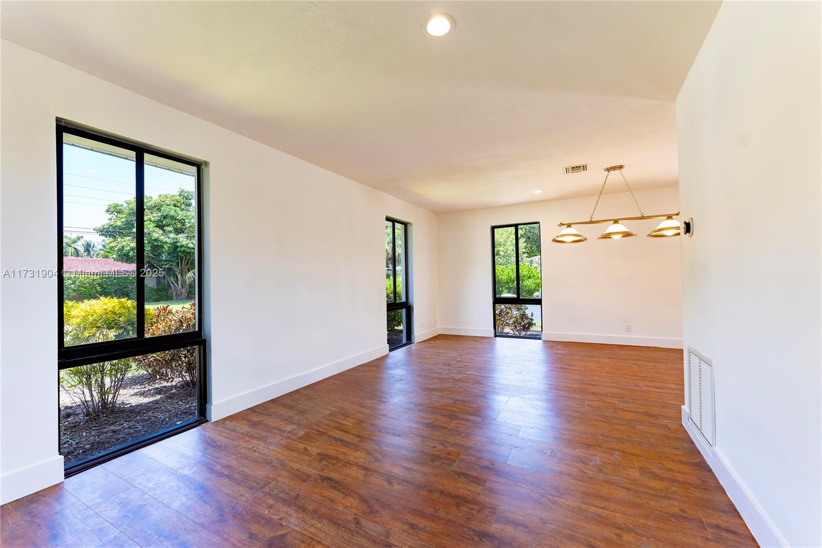 636 Hibiscus Dr Hallandale Beach, FL 33009