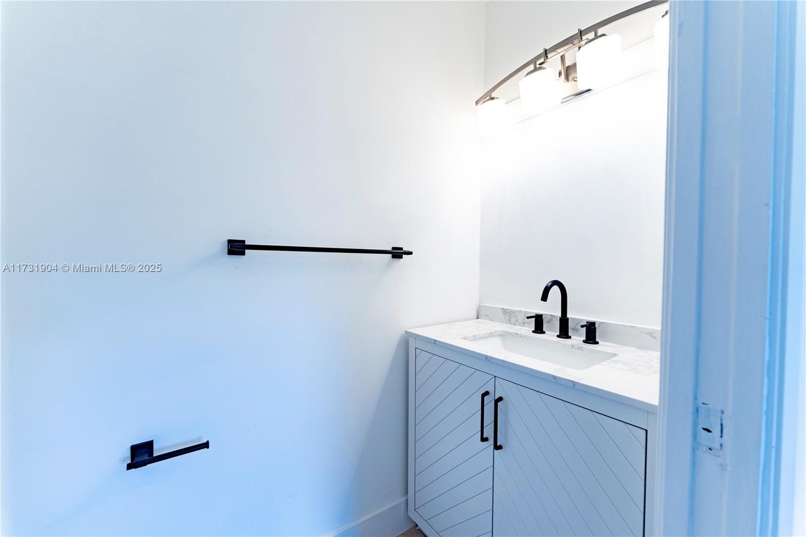 636 Hibiscus Dr Hallandale Beach, FL 33009