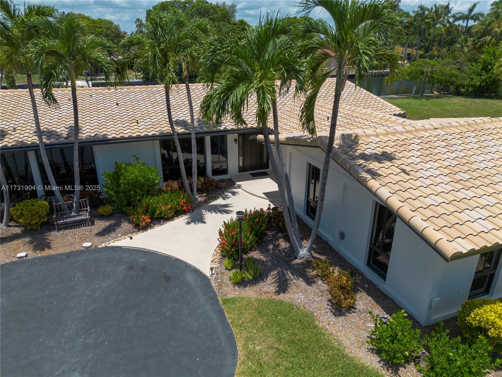 636 Hibiscus Dr Hallandale Beach, FL 33009