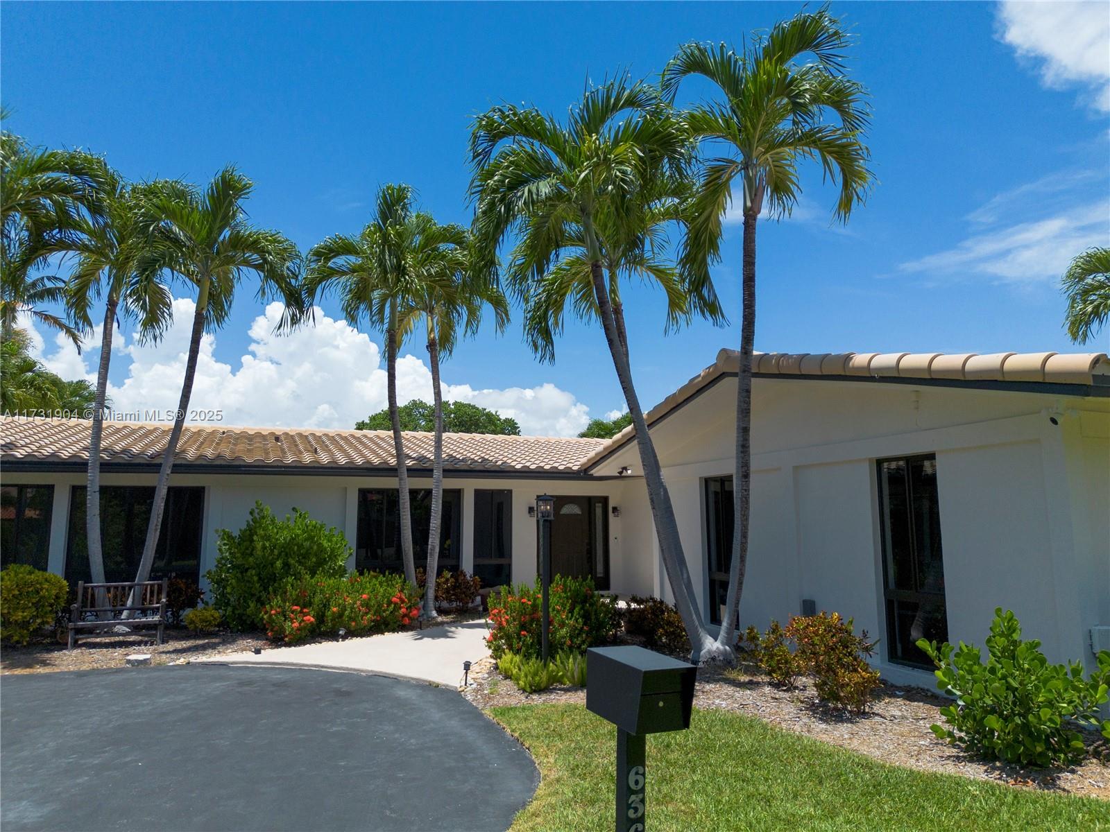 636 Hibiscus Dr Hallandale Beach, FL 33009