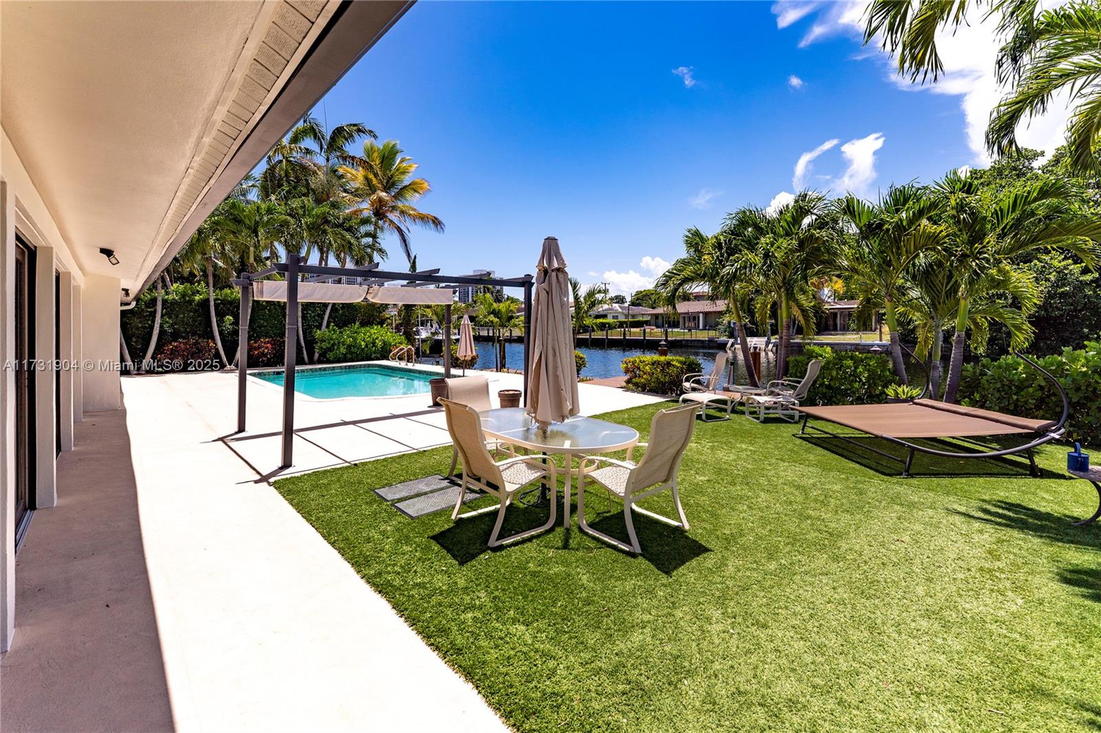 636 Hibiscus Dr Hallandale Beach, FL 33009