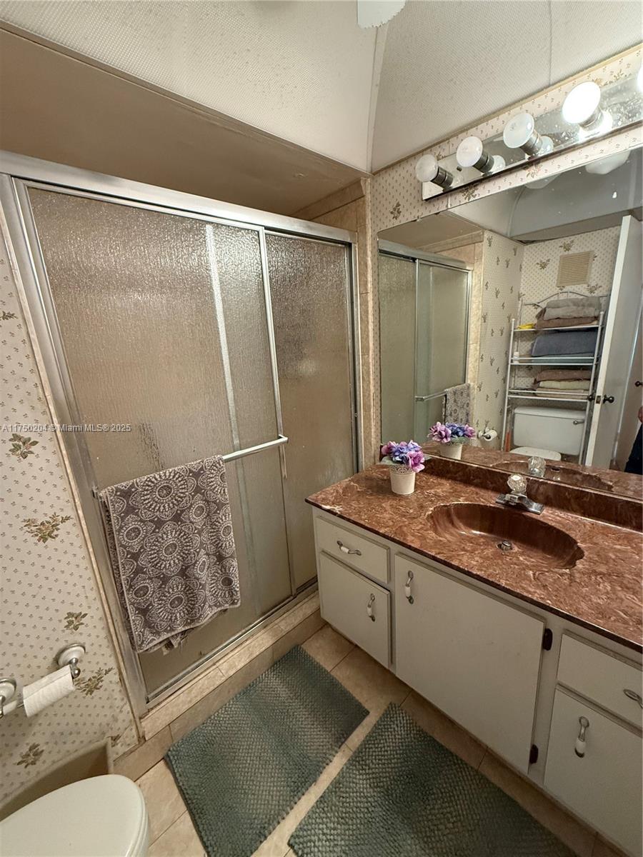 16500 Golf Clb Rd #204 Weston, FL 33326