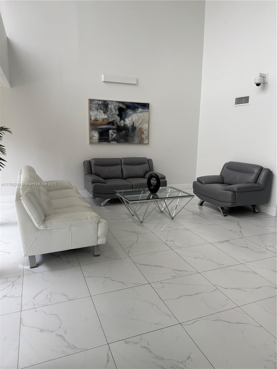 16500 Golf Clb Rd #204 Weston, FL 33326