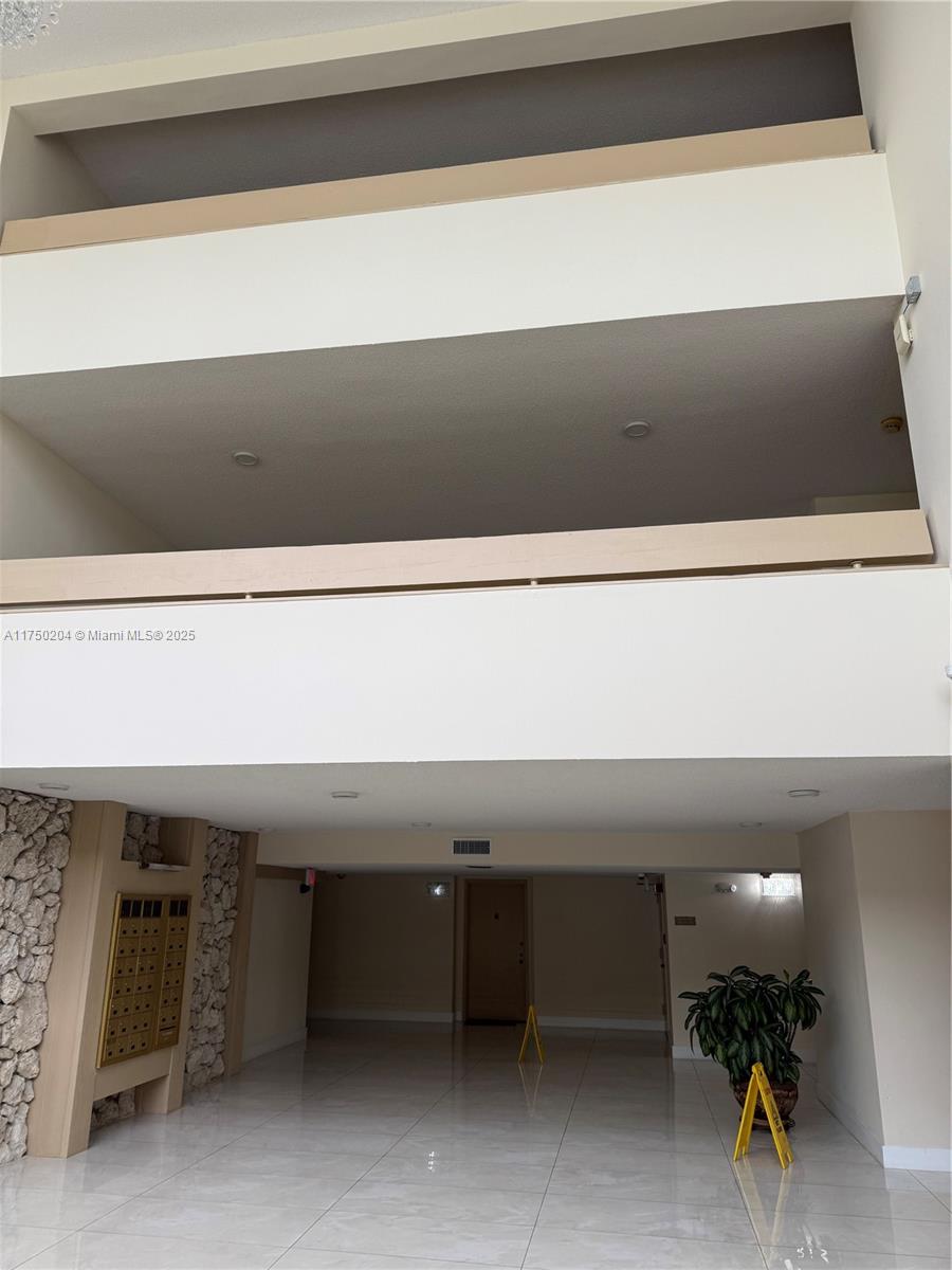 16500 Golf Clb Rd #204 Weston, FL 33326