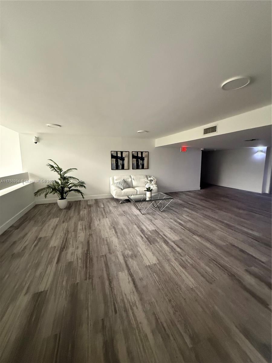 16500 Golf Clb Rd #204 Weston, FL 33326