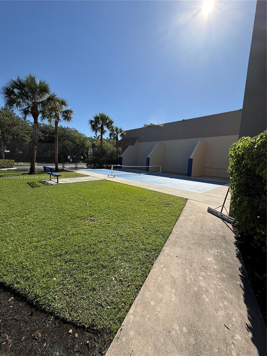 16500 Golf Clb Rd #204 Weston, FL 33326