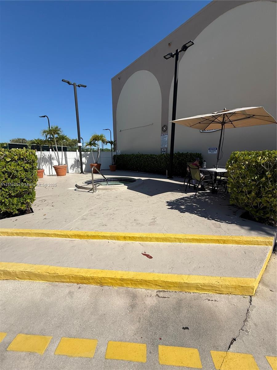 16500 Golf Clb Rd #204 Weston, FL 33326
