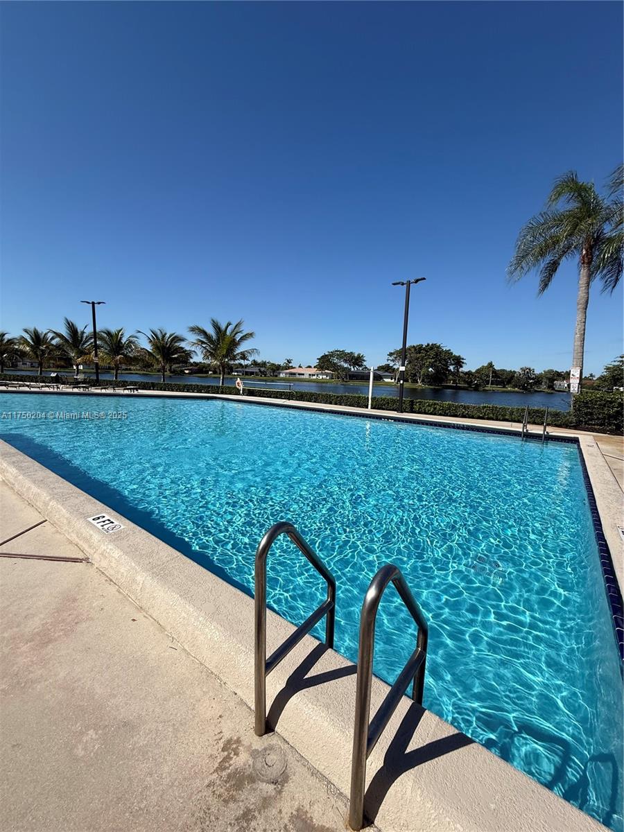 16500 Golf Clb Rd #204 Weston, FL 33326