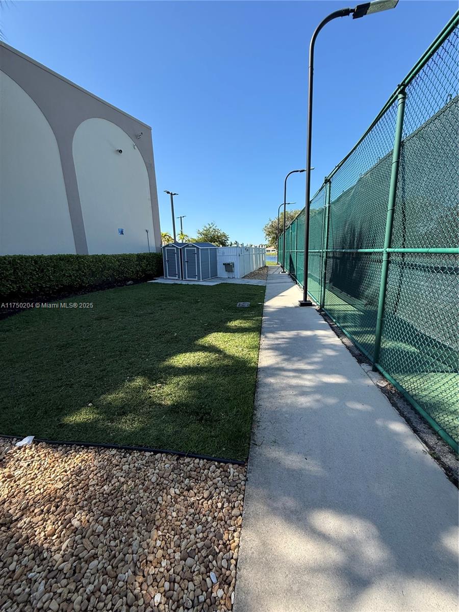 16500 Golf Clb Rd #204 Weston, FL 33326