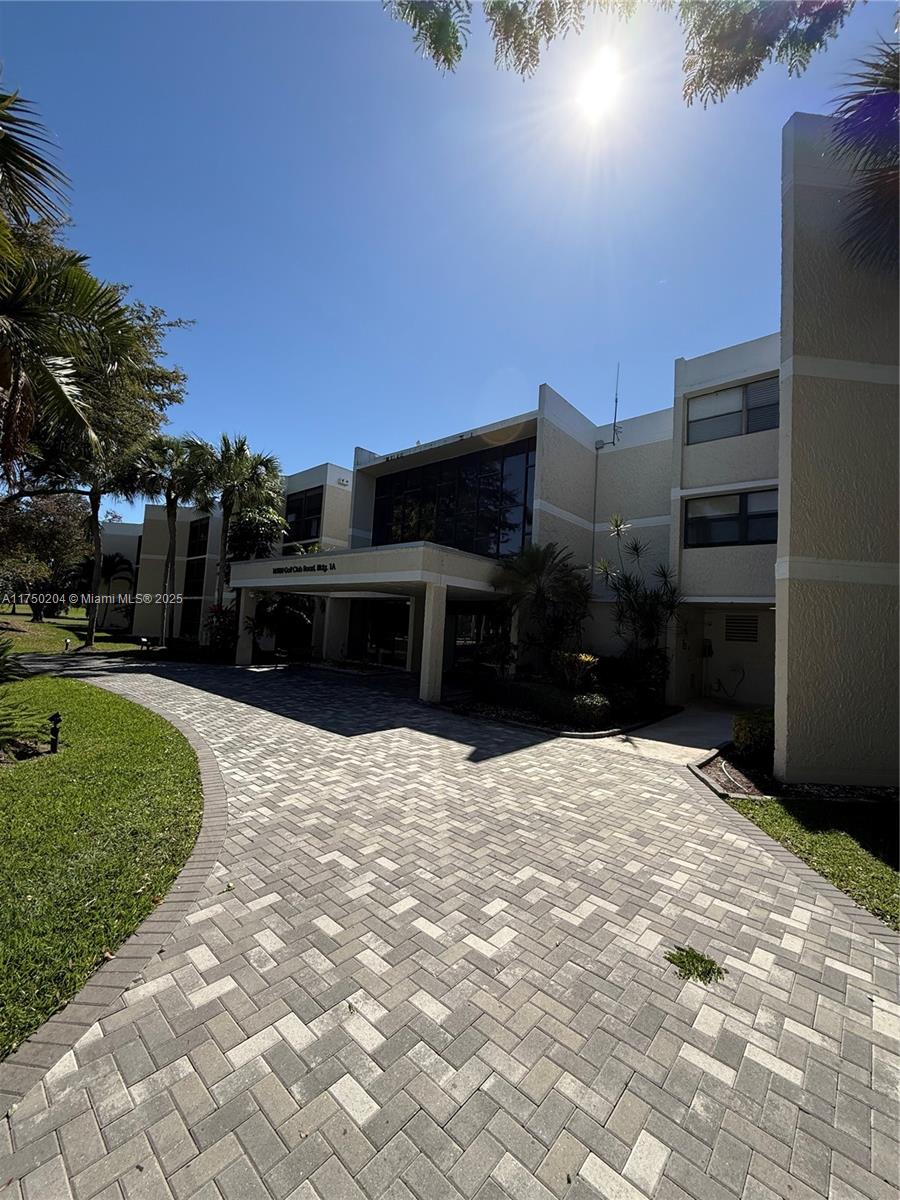 16500 Golf Clb Rd #204 Weston, FL 33326