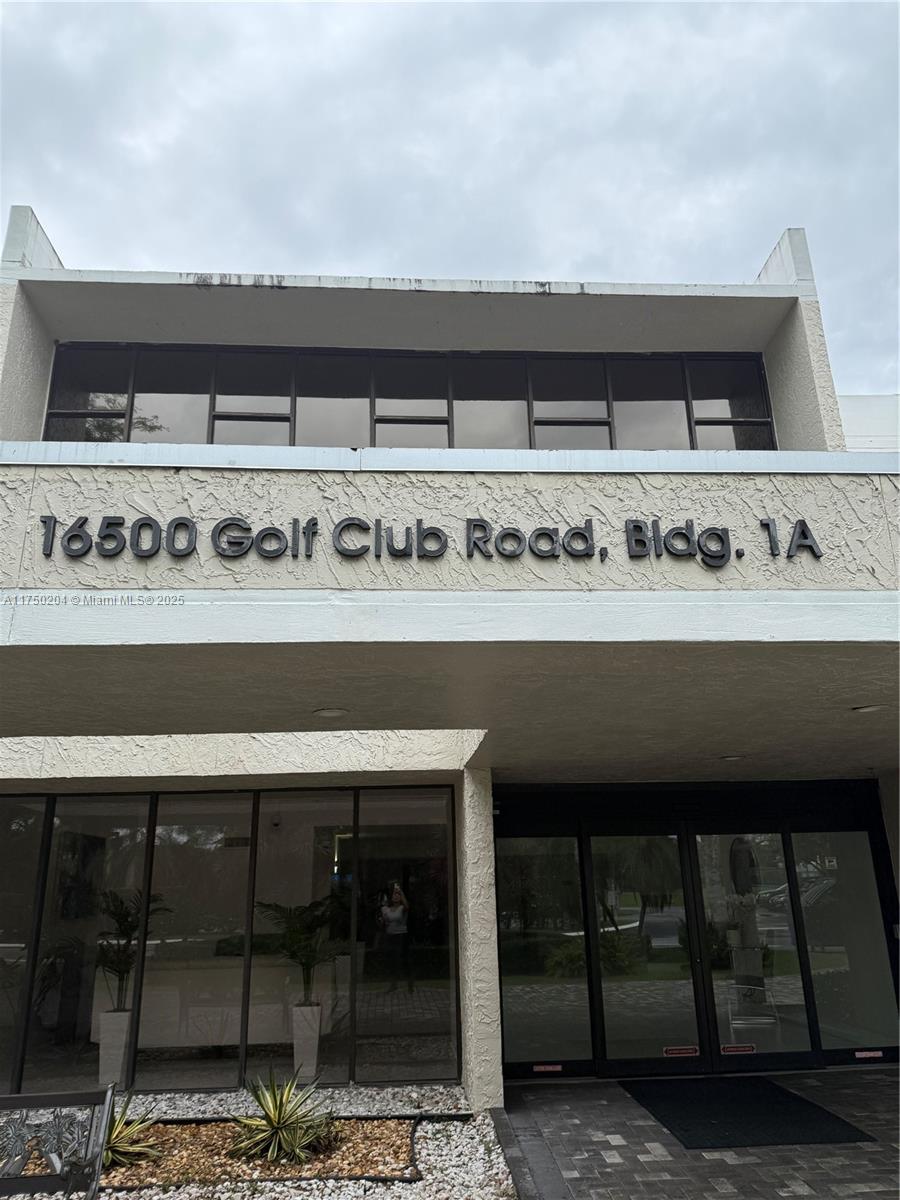 16500 Golf Clb Rd #204 Weston, FL 33326