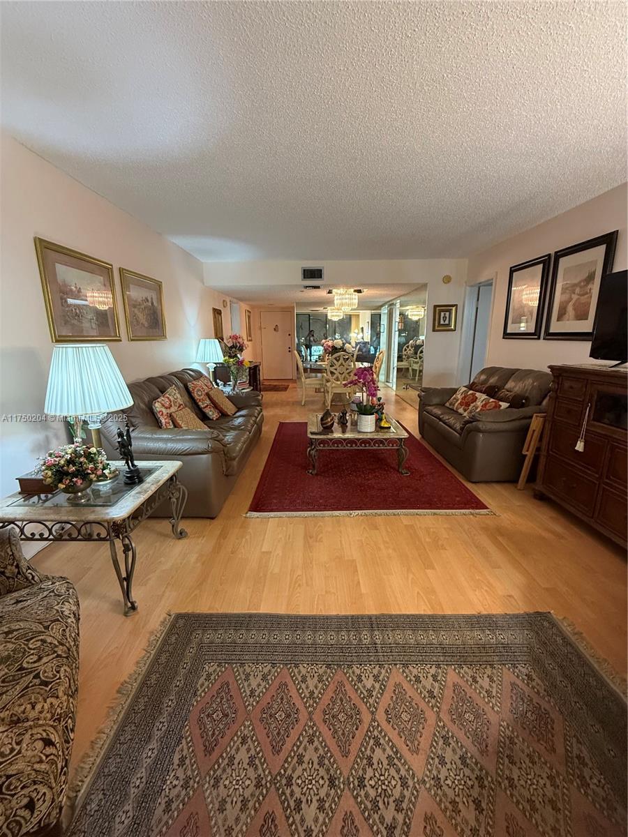 16500 Golf Clb Rd #204 Weston, FL 33326